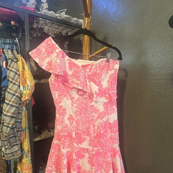 55. Lilly Pulitzer Pink and White Romper Size 4 - Picture 2 of 4